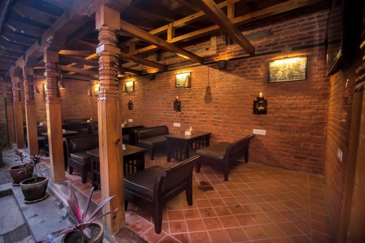 Bhatgoan Hotel Baha Restaurant And Cafe מראה חיצוני תמונה