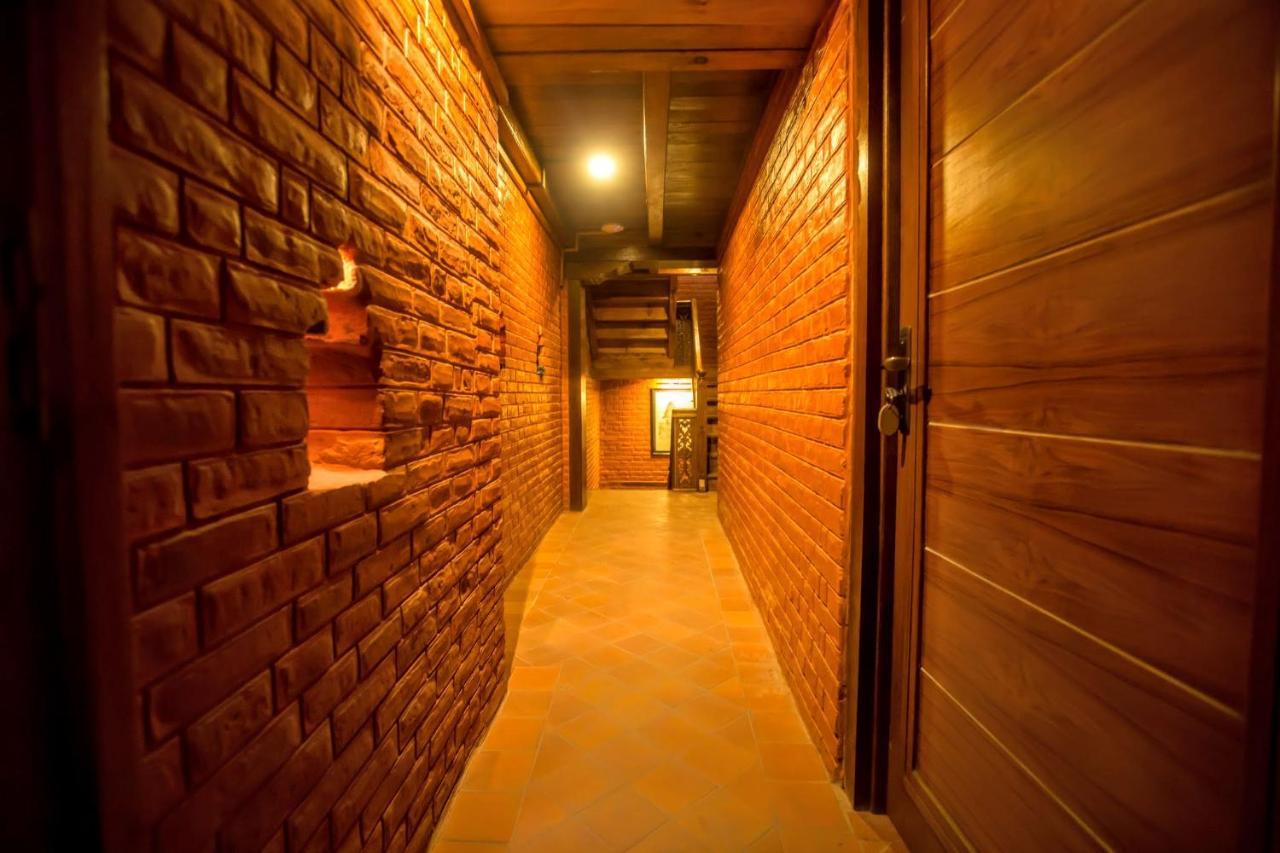 Bhatgoan Hotel Baha Restaurant And Cafe מראה חיצוני תמונה