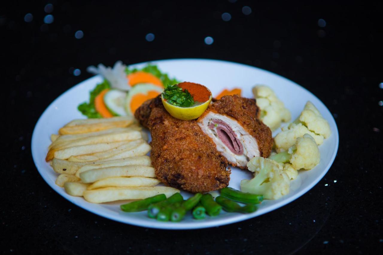 Bhatgoan Hotel Baha Restaurant And Cafe מראה חיצוני תמונה